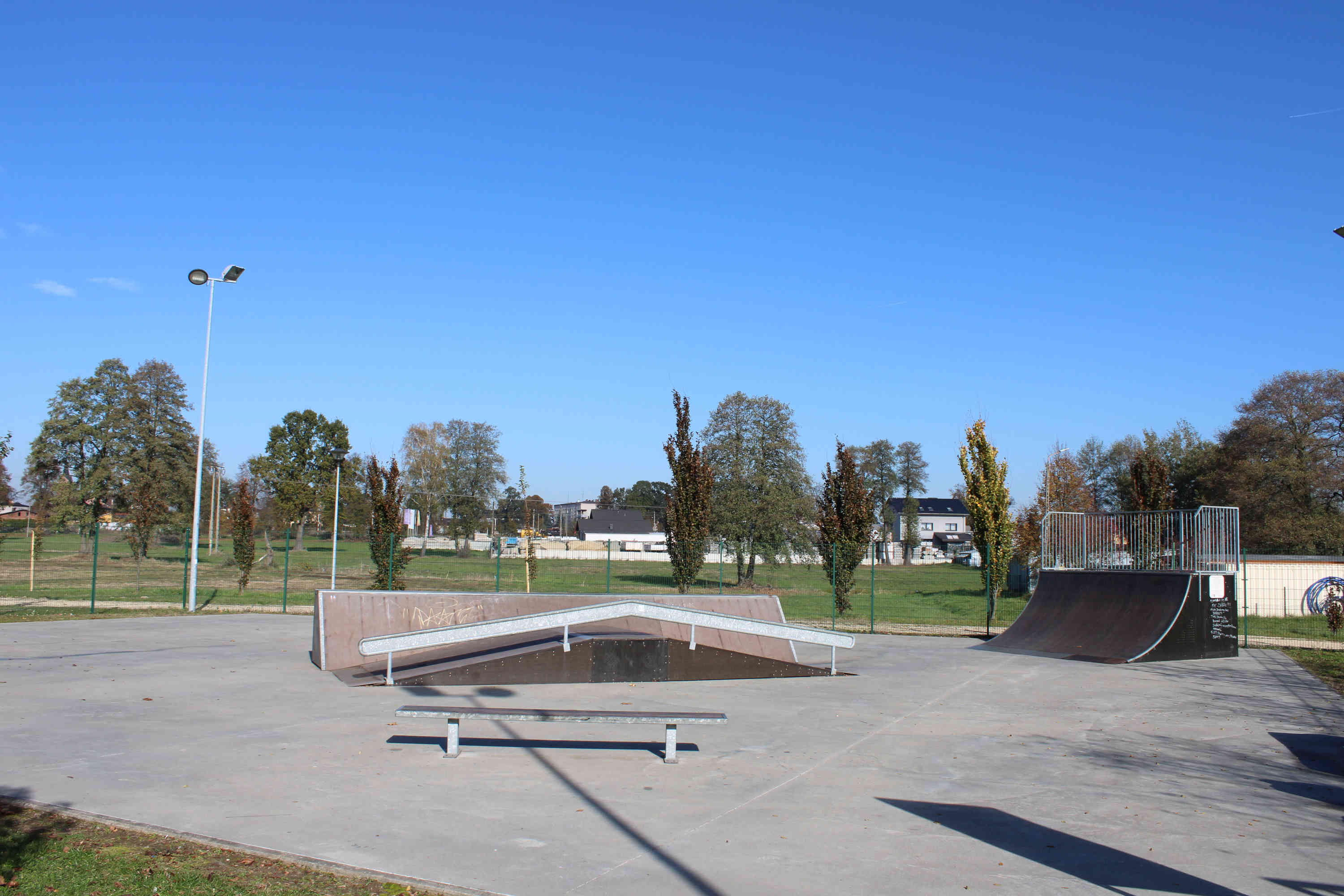 Skatepark obok Gminnego Ośrodka Kultury w Suszcu