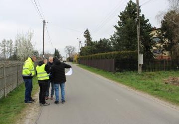 Kolejne inwestycje drogowe w Gminie Suszec: rusza przebudowa ul. Nierad w Kryrach, umowa na remont wielkopowierzchniowy podpisana