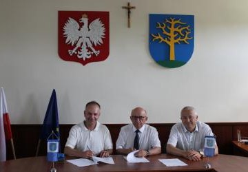 Podpisanie umowy na budowę magazynu na potrzeby ochrony ludności i obrony cywilnej przy OSP w Rudziczce